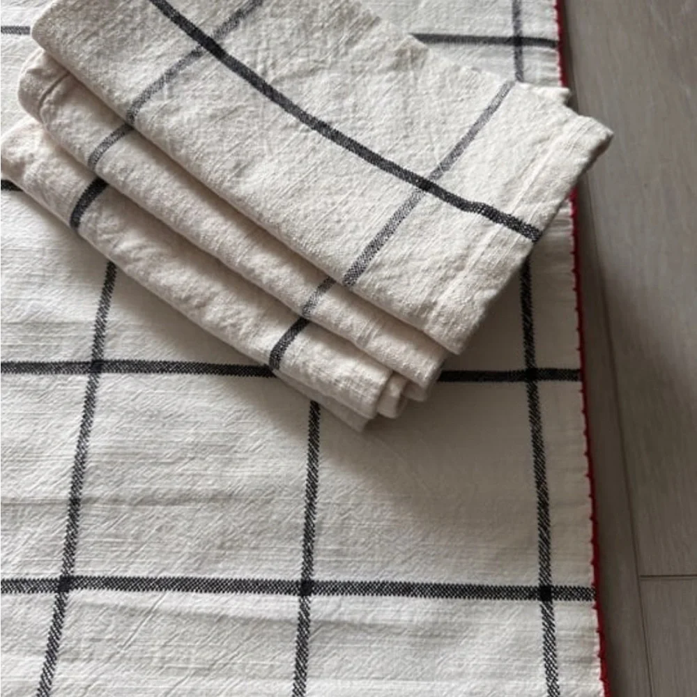 Hearth & Hand Magnolia Table Runner and Napkins Set/5 cute Red Border
